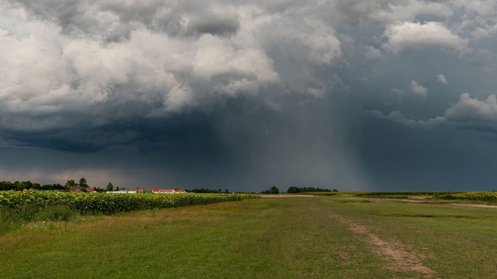 Dark-storm-clouds-gathering-over-open-country