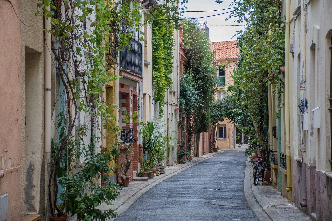 quiet-ordinary-residential-street-in-soft-afternoon-light