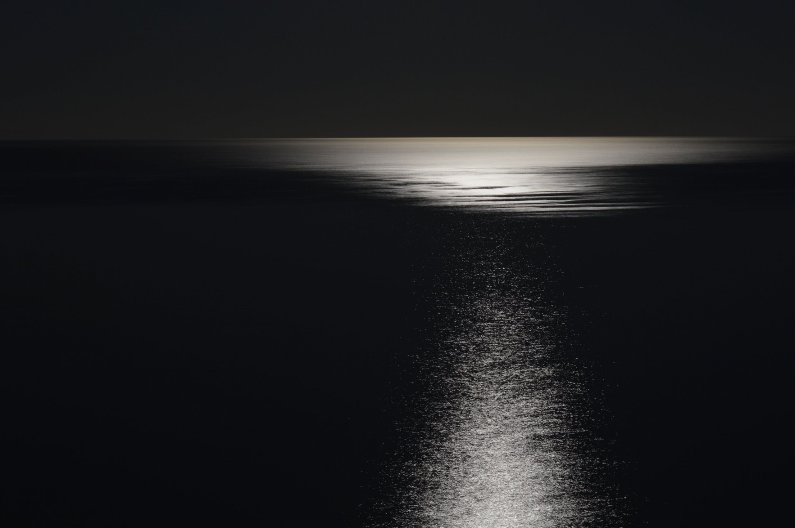 still-dark-surface-of-water-reflecting-night-sky