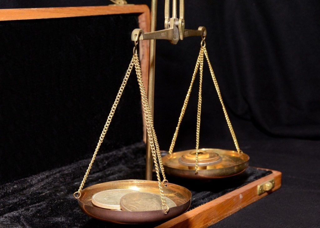 Antique-balance-scale-with-empty-pans
