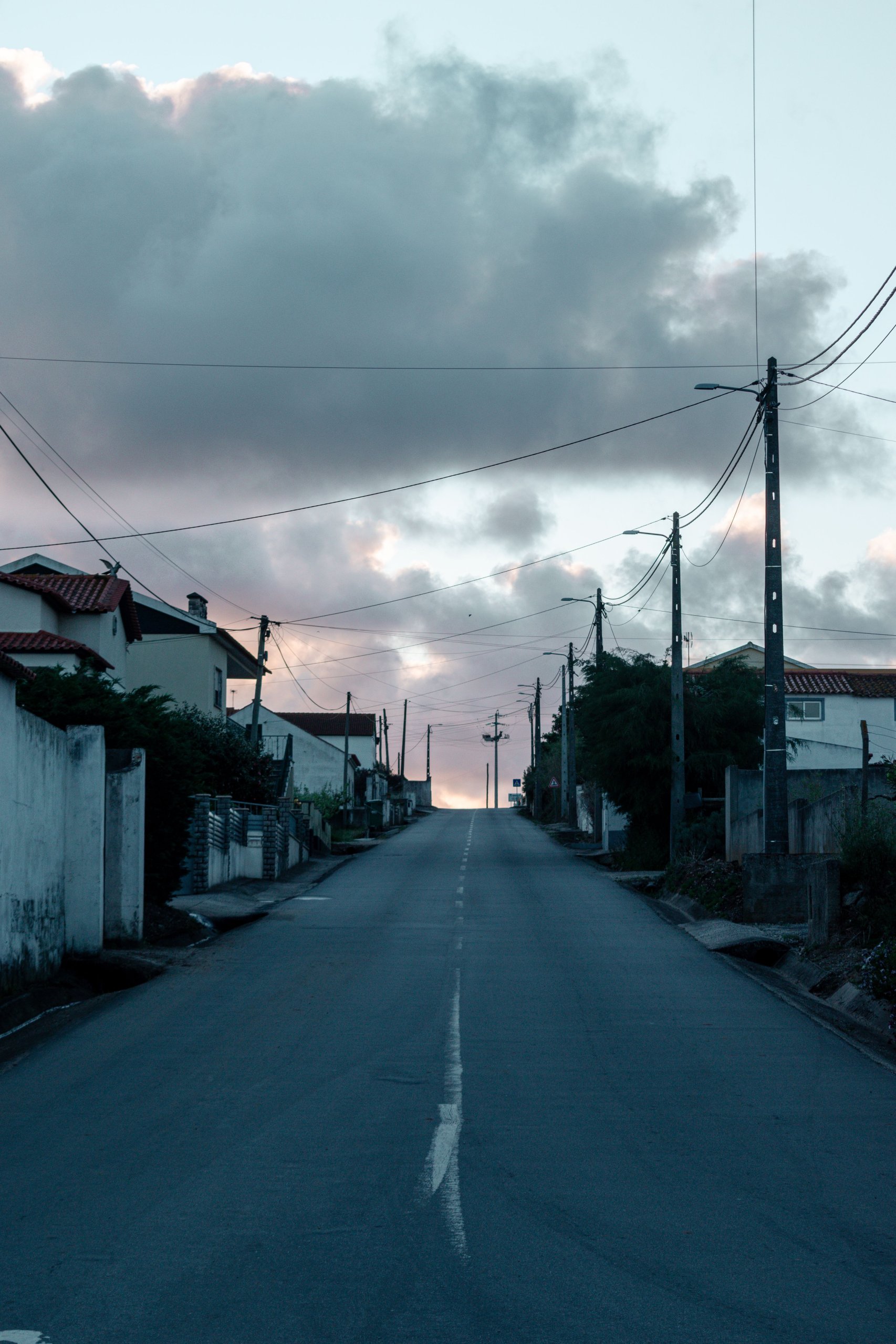 Dusk-over-an-ordinary-street